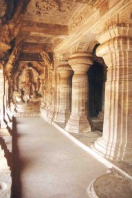 In einem der Höhlentempel von Badami