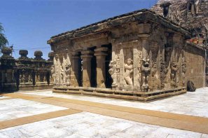 Tempel im Westen Kanchipurams