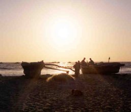 Fischerboote abends am Colva Beach